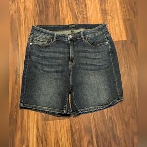 Judy Blue Denim Shorts High Rid Mid Length